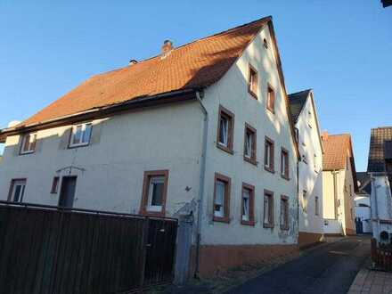 Mehrfamilienhaus (Kernsanierung) mit projektierten Neubau eines 2-Familienhaus durch Scheunenabriss