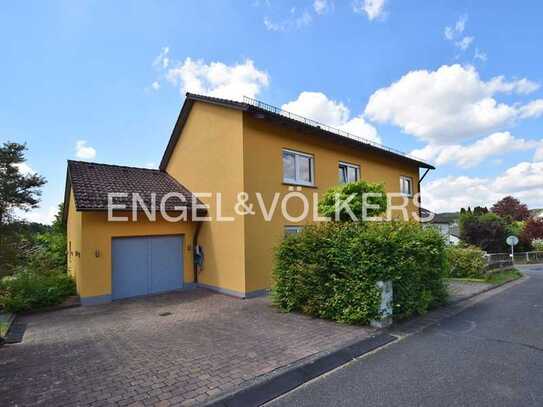 Großes Einfamilienhaus mit möglichem Bauplatz