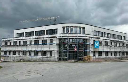 GEWERBEHOF/HALLE MIT DEVELOPMENT / BEGONNENER BAUMAßNAHME EINES BÜRO- UND VERWALTUNGSGEBÄUDES