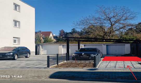 Stellplatz unter Solar-Carport auf Privatgrundstück