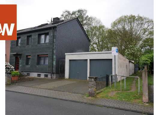 Schönes Zweifamilienhaus in ruhiger Lage mit Doppelgarage und großem Garten in Schmachtendorf