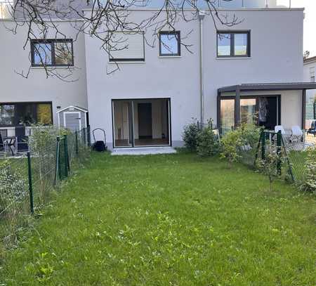 Ihr Stadthaus mit Garten! Neubau / Reihenmittelhaus mit Dachterrasse / Erstbezug ab sofort