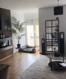Große und helle 2,5 Zimmer-Wohnung mit Balkon und EBK in Hemsbach