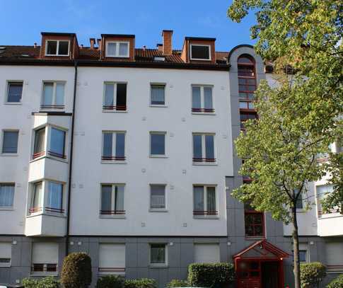 Bezugsfreie 3-Raum-Wohnung mit Balkon, Einbauküche und Tiefgarage in Wesseling