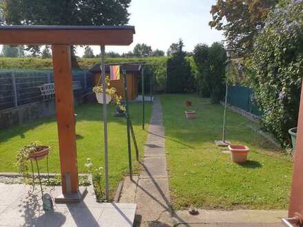 Schwarzrheindorf / direkte Rheindammlage: 5-Zi-Altbau v. 1900 + 4-Zi-Anbau v. 1960 + Garage + Garten