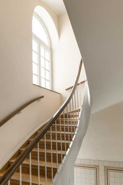 Penthouse-Loft im imposanten Stilaltbau mit modernem Designkonzept, Südbalkon und Skylineblick