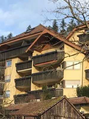 Freundliche und gepflegte 3-Raum-Wohnung mit Balkon und EBK in Bad Liebenzell