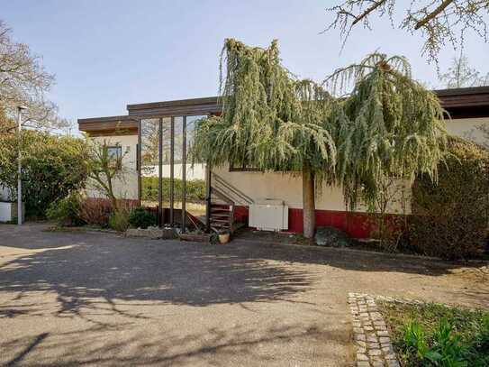 Charmanter Bungalow mit Wintergarten, Einliegerwohnung und Garten
