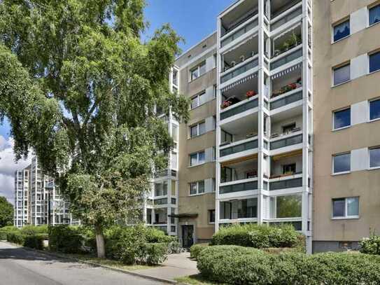 3 Zimmer-Wohnung in Marzahn: 70 m², 1. OG, bezugsfrei, verglaster Balkon, Stellplatz, provisionsfrei