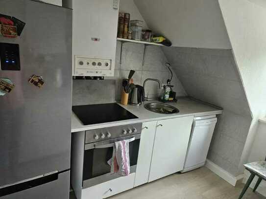 Attraktive 2-Zimmer-DG-Wohnung mit Einbauküche in Hannover