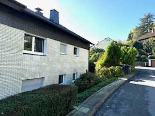 Ansprechende 3,5-Zimmer-Souterrain-Wohnung mit Balkon in Velbert-Langenberg