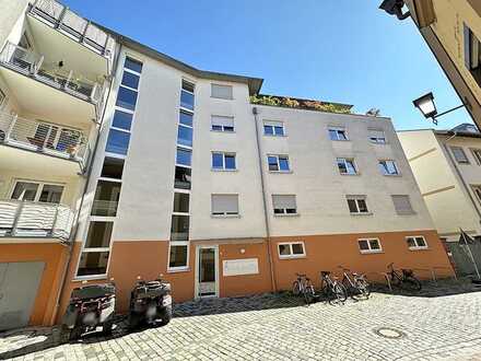 Helle 2-Zimmer-Wohnung mit Balkon in zentraler Lage