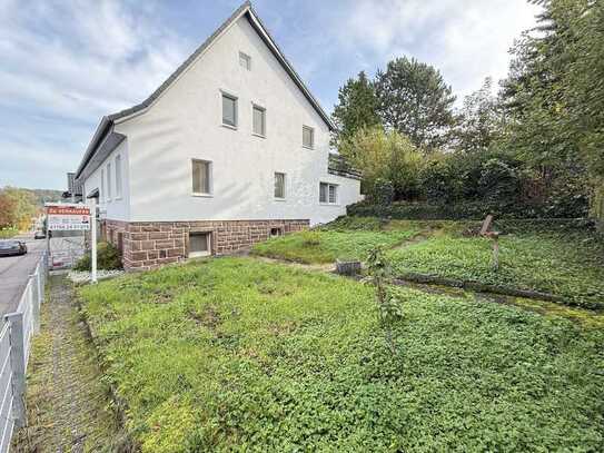 Modernisiertes Haus mit großem Grundstück und Kinderparadies