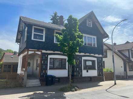 geräumiges Wohnhaus mit vielseitigen Nutzungsmöglichkeiten (Privat/Gewerbe) zu verkaufen
