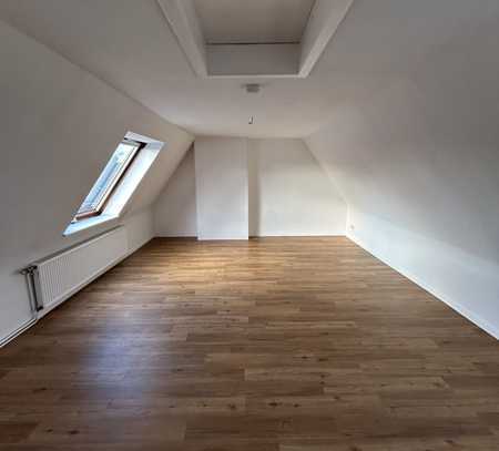 Helle Dachgeschosswohnung im Herzen von Kirchrode