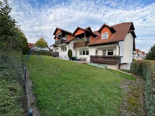 Schöne und gepflegte 4-Zimmer-Dachgeschosswohnung mit Balkon und EBK in Buchen (Odenwald)