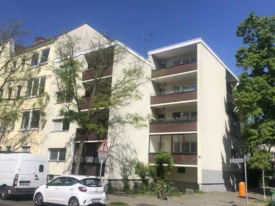 Gut geschnittene Balkon-Wohnung in ruhiger Wohngegend - Kapitalanlage !