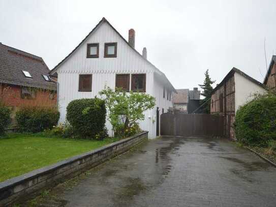 Sanierungsbedürftiges Fachwerkhaus mit Nebengebäuden und Carport in Vienenburg