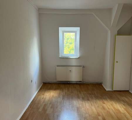 Preiswerte 5-Zimmer-Wohnung in Kirchenlamitz