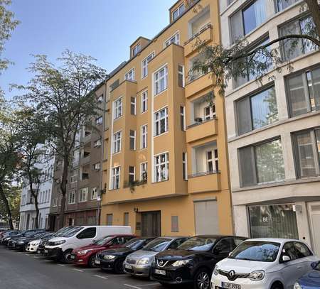 Stilvolle, vollständig renovierte 3-Raum-Wohnung mit Balkon und Einbauküche in Berlin Charlottenburg