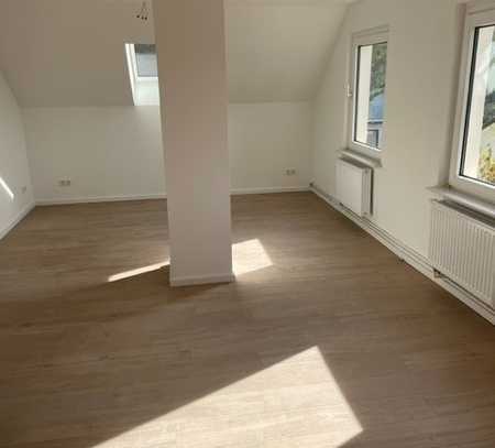 Teilweise neue helle4 Zimmer- Wohnung in Misburg