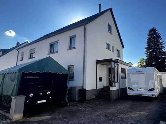 Stattliches 1-2-Familienhaus mit Garage in 
ruhiger und gesuchter Wohnlage (kaufbares Erbbaugrundst