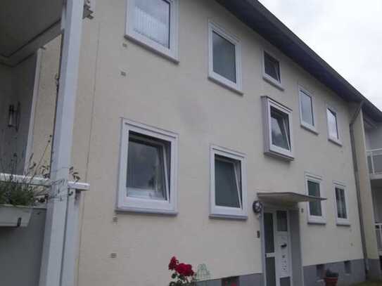 Vermietete, moderne Parterre-Wohnung mit gr. Balkon und Küche in ruh. Seitenstr. von Do-Sölde