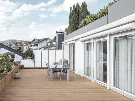 Renovierte Terrassenwohnung im 70's Ensemble mit "Haus-im-Haus Charakter" und großem Rooftop