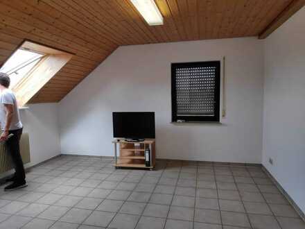 Exklusive, geräumige und gepflegte 1-Zimmer-Dachgeschosswohnung in Jettingen