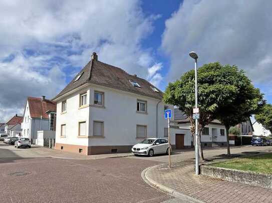 Freistehendes Dreifamilienhaus im Eggensteiner Ortskern