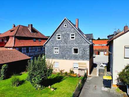 Solides Mehrfamilienhaus mit großem Garten in zentraler Lage von Mitwitz