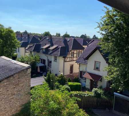 Helle 2-Zimmer-Dachgeschosswohnung in sanierten Altbau!