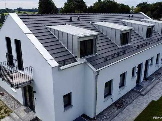 Ihr neues Zuhause 
Neubau Reihenmittelhaus -bezugsfertig / Wärmepumpe
KFW 55 2 Bäder / Terrasse
