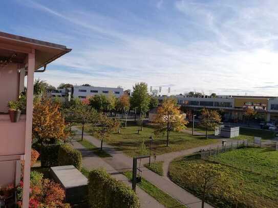 Exklusive sonnige 2-Raum-Wohnung mit Balkon und EBK in Poing