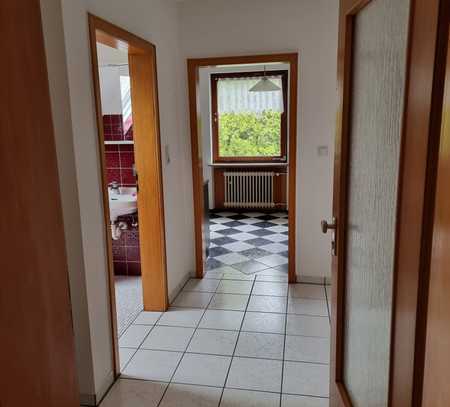 Schöne 2 Zimmer DG-Wohnung an Pflegefachkraft zu vermieten.