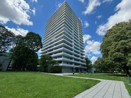 Bogenhausen - top ausgestattete 2-Zi.-Wohnung mit umlaufendem Balkon und wunderbarer Aussicht!