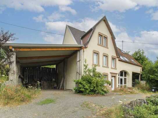 Renoviertes Bauernhaus mit 10 Zimmern und großem Garten in Ruhelage