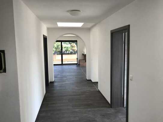 Renovierte "Penthouse-Wohnung" mit Balkon in München, Forstenried