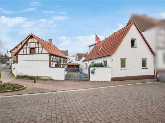 RESERVIERT! Saniertes "Knusperhäuschen" mit Terrasse, ausgebauter Scheune und Werkstatt in Erlensee