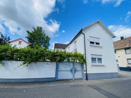 Zentral und doch ruhig: Großes 1-2 Familienhaus mit tollem Garten