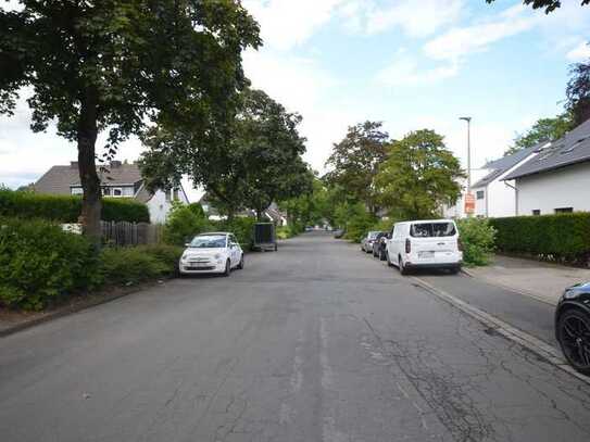 Sehr gepflegte Doppelhaushälfte mit Garage und kleinem Garten