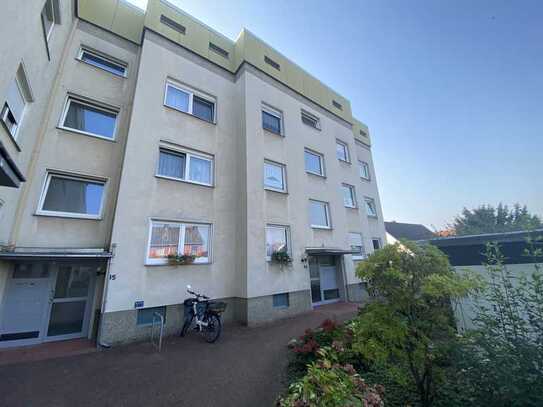 Schöne 3-Zimmer-Wohnung mit Balkon, Garage und Einbauküche in Garbsen-Berenbostel