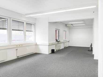 Helles Büro mit Klimaanlage und Aufzug in gepflegtem Gewerbegebäude in Weinstadt