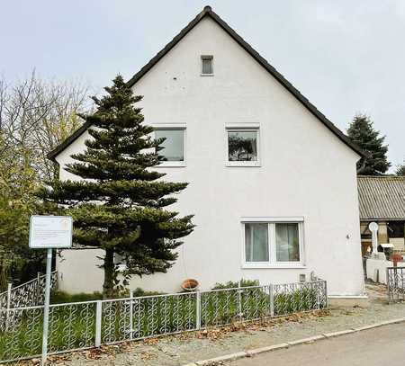 Großzügiges Einfamilienhaus mit Nebengelass in ruhiger Lage