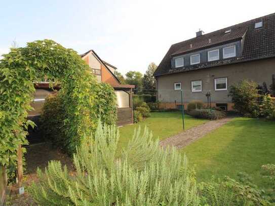 Freistehendes Einfamilienhaus mit schönem Garten inklusive Wintergarten, Balkon & Garagen