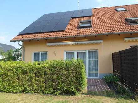 Ruhige + grüne Lage * massive Haushälfte * sonnige Terrasse * PV-Anlage für autarke Stromversorgung