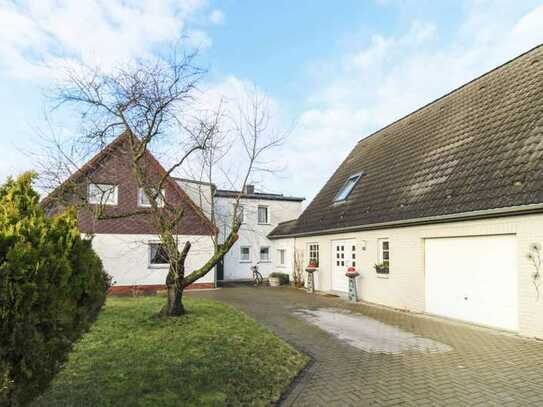 Viel Platz und Potential: Paket aus 2 Einfamilienhäusern mit Garten und Garage in Stralsund