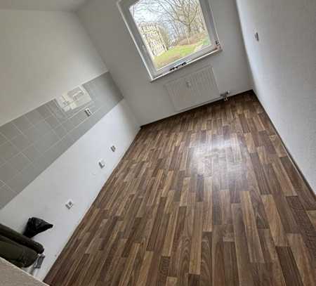 **Aufgepasst***3ZKB im Erdgeschoss****frisch Renoviert****