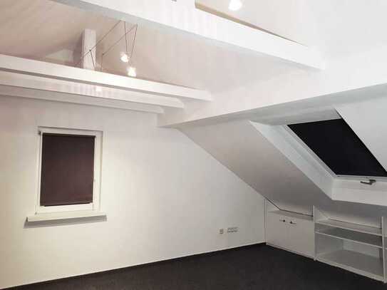 Schöne 2,5-Zimmer-DG-Wohnung mit Einbauküche in Erlenbach am Main