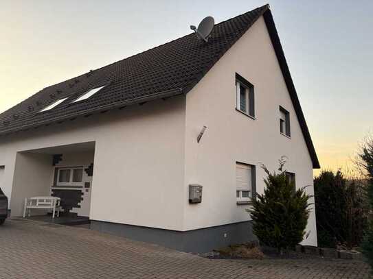 Traumhaftes Einfamilienhaus mit Einliegerwohnung in ruhiger Lage. Ideal für die Familie.